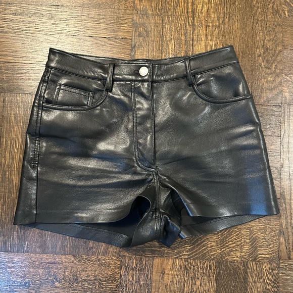 Aritzia Wilfred Melina Faux Leather Shorts SIZE 4 - Picture 3 of 5